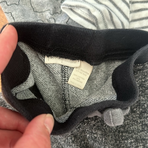 Carters baby boy lot-9 months, free book or free muslin blanket with purchase - Picture 3 of 6